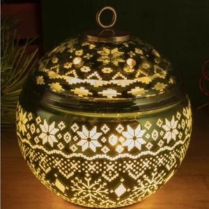 Christmas light up globe wax warmer. Comes with free wax bar